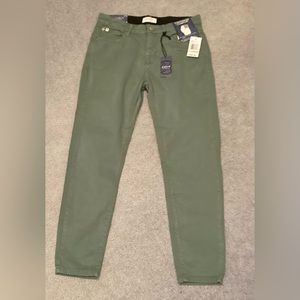 Curve Appeal Tummy Tucking Comfort Waist Skinny.